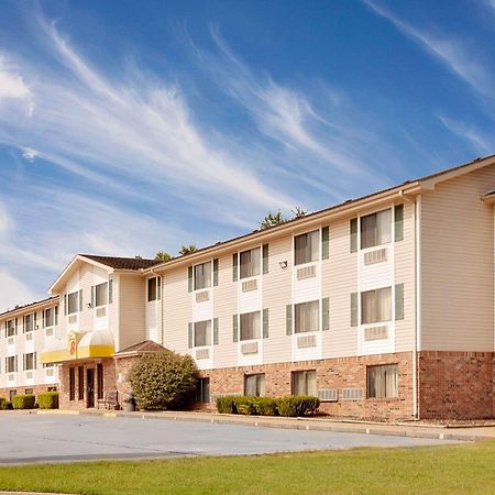 Super 8 By Wyndham Fayetteville Εξωτερικό φωτογραφία