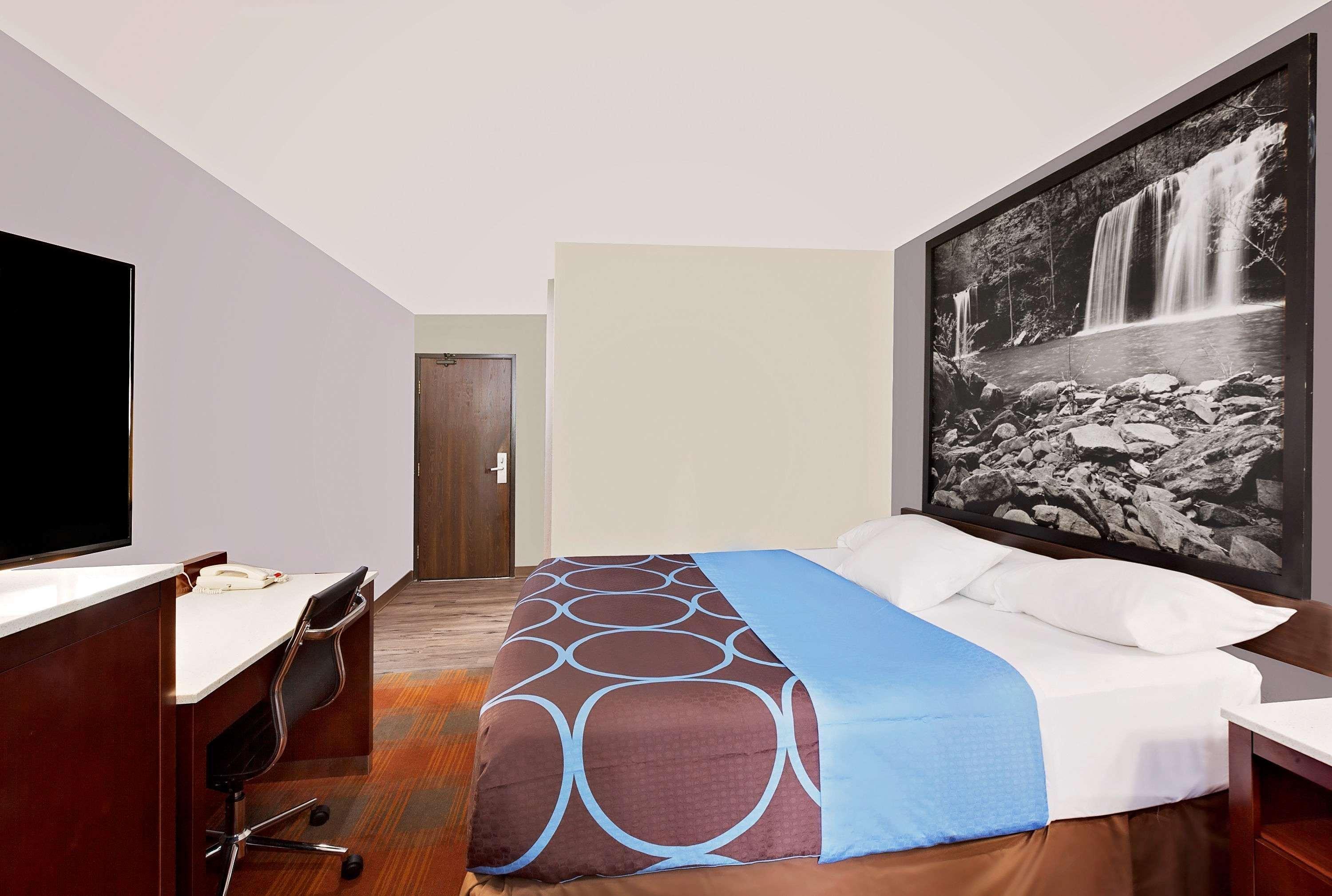 Super 8 By Wyndham Fayetteville Εξωτερικό φωτογραφία