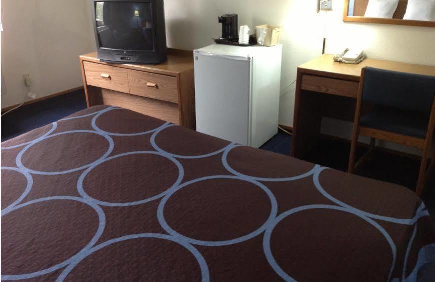 Super 8 By Wyndham Fayetteville Εξωτερικό φωτογραφία