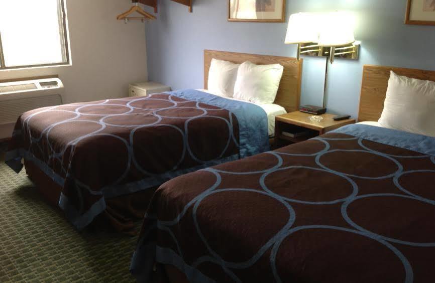 Super 8 By Wyndham Fayetteville Εξωτερικό φωτογραφία