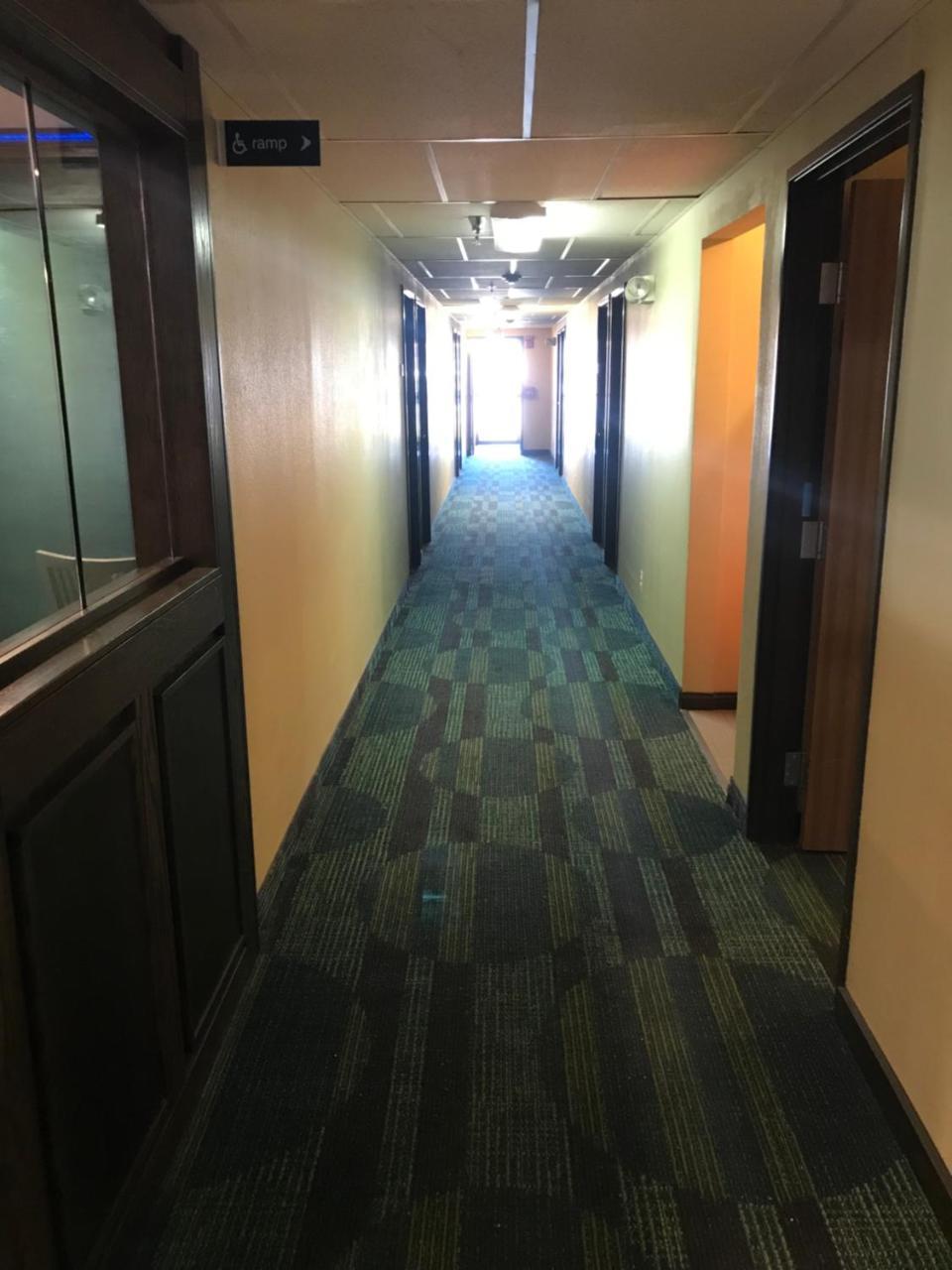 Super 8 By Wyndham Fayetteville Εξωτερικό φωτογραφία